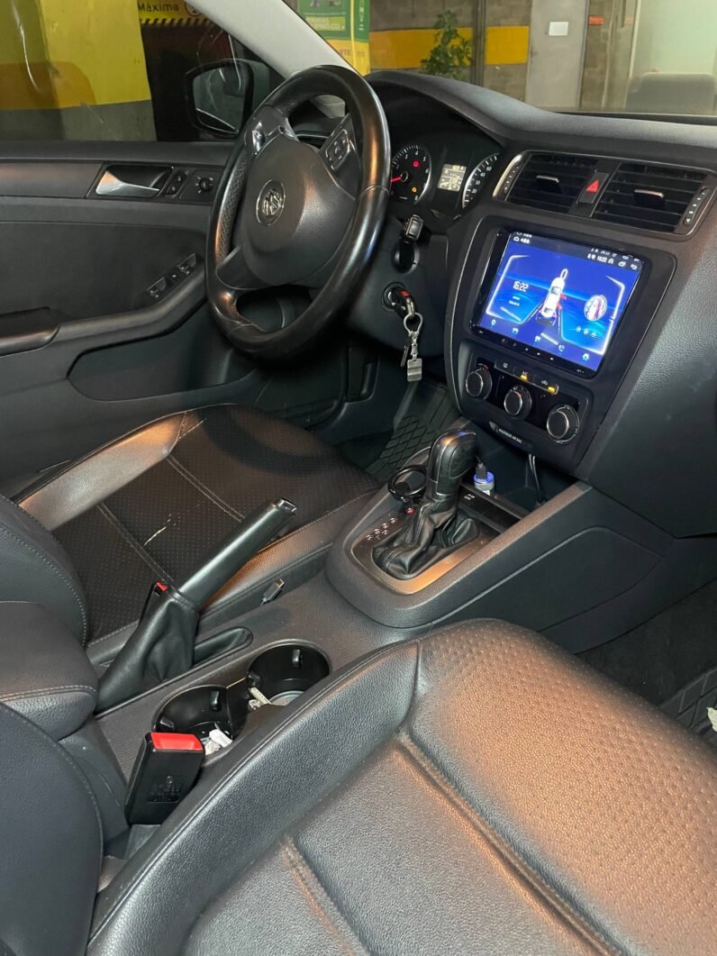 
								VOLKSWAGEN NEW JETTA CONFORTLINE 2.5L AT full									