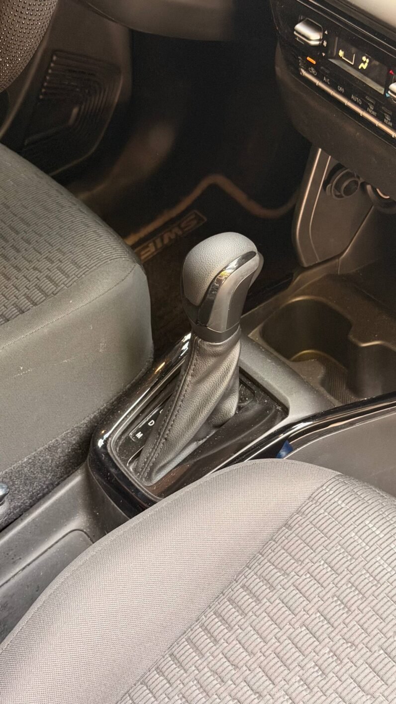 
								SUZUKI  SWIFT HIBRIDO AT 1.2 full									