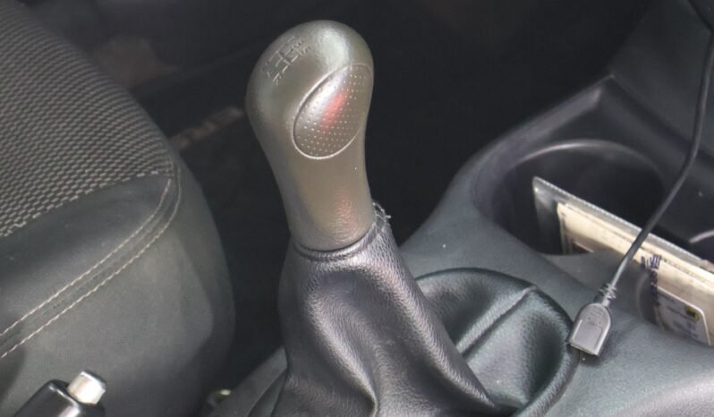 
								NISSAN VERSA SENSE MT 1.6 full									