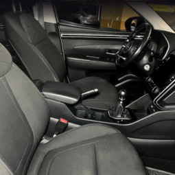 
										HYUNDAI TUCSON GL ADVANCE MT 2.0 GSL full									