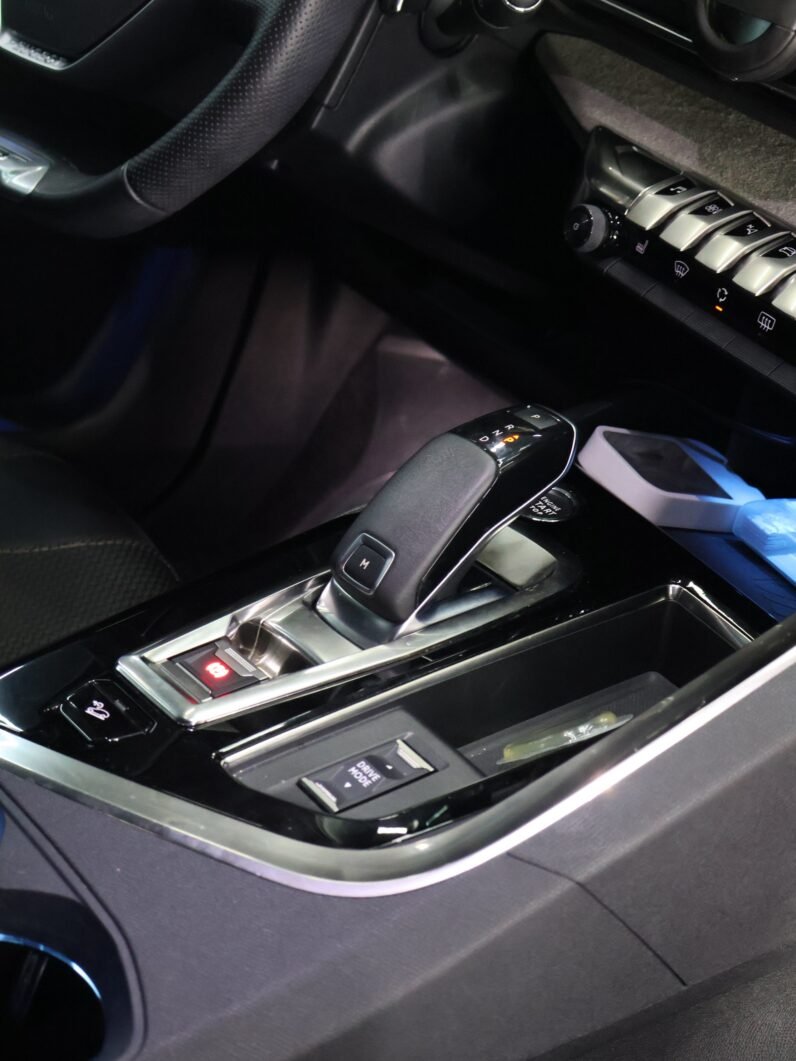 
								PEUGEOT 3008 GT LINE 1.6 AT full									