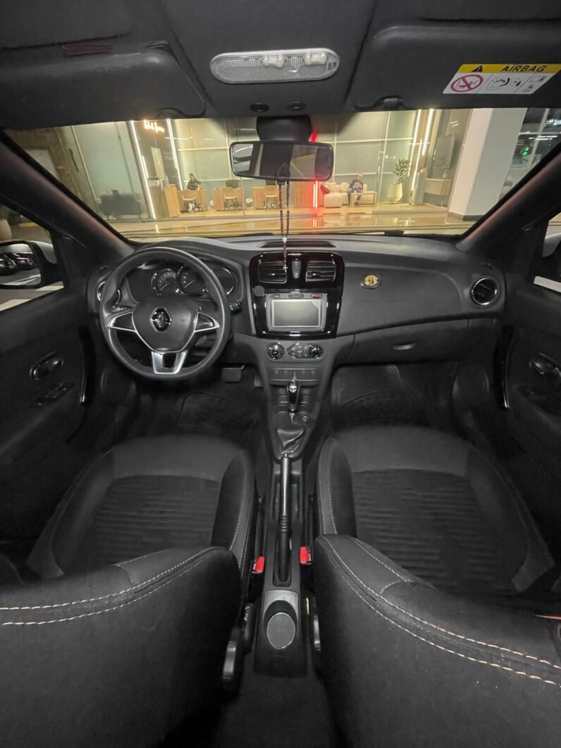 
								RENAULT STEPWAY INTENS AT full									