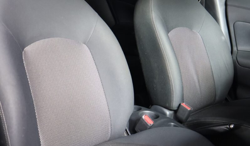 
								NISSAN VERSA SENSE MT 1.6 full									