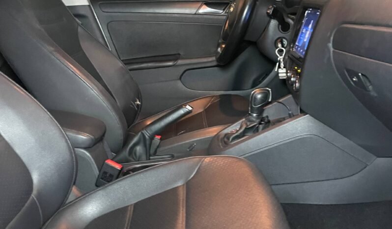 
								VOLKSWAGEN NEW JETTA CONFORTLINE 2.5L AT full									