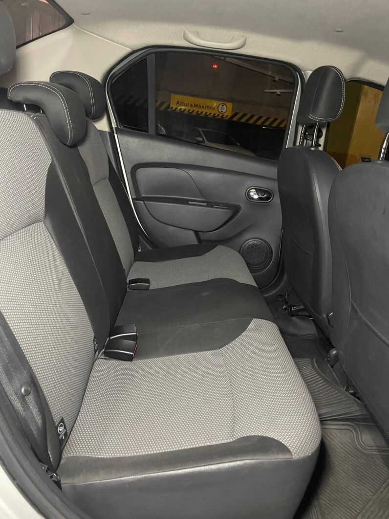 
								RENAULT LOGAN PRIVILEGE AT 1.6 SD full									