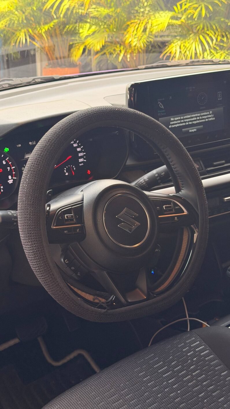 
								SUZUKI  SWIFT HIBRIDO AT 1.2 full									