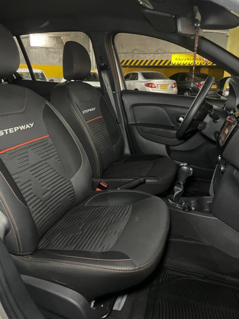 
								RENAULT STEPWAY INTENS AT full									