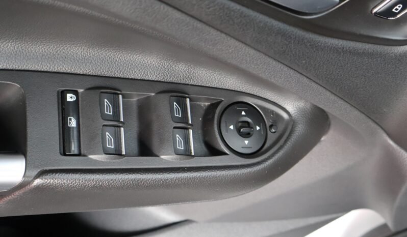 
								FORD ESCAPE TITANIUM AT 4X4 full									