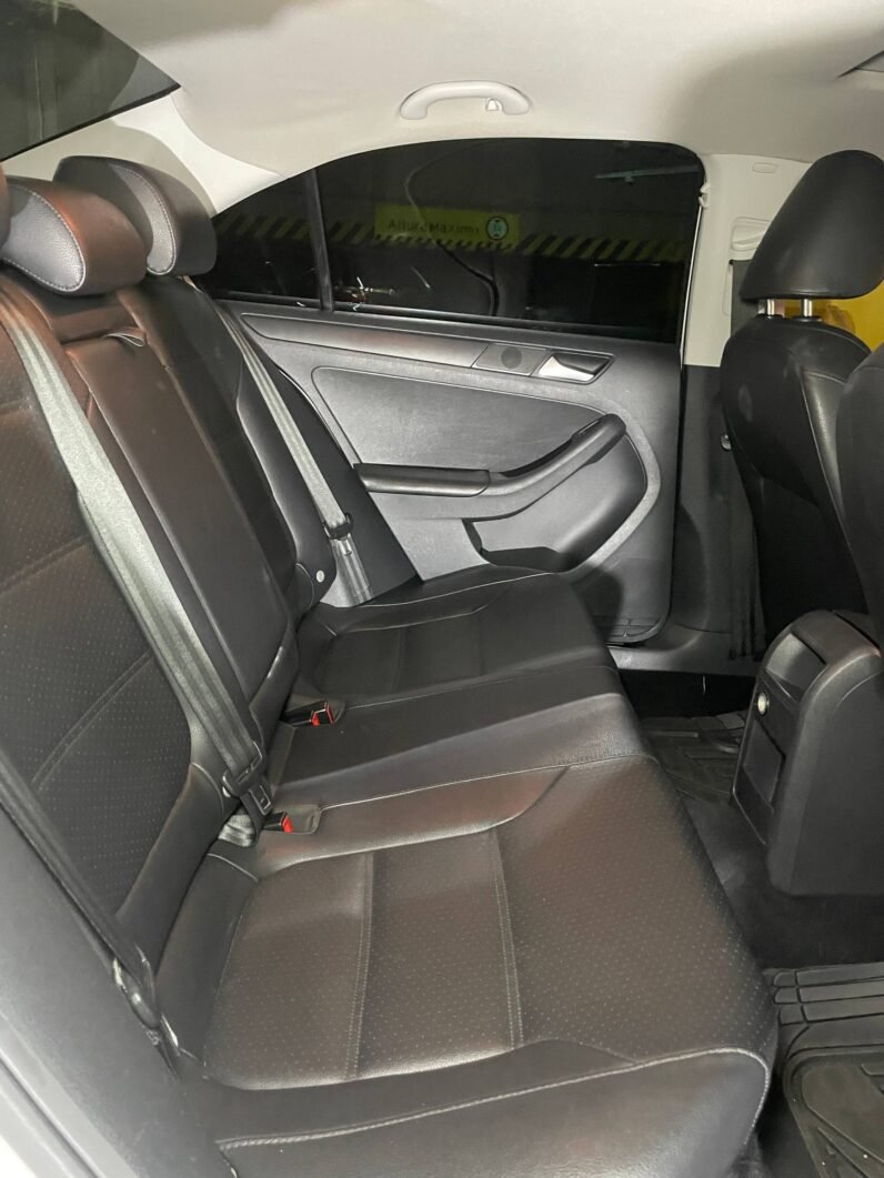 
								VOLKSWAGEN NEW JETTA CONFORTLINE 2.5L AT full									