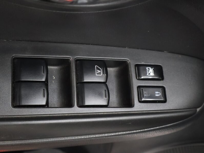 
								NISSAN VERSA SENSE MT 1.6 full									