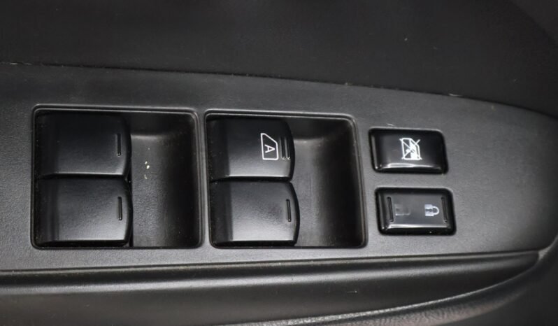 
								NISSAN VERSA SENSE MT 1.6 full									