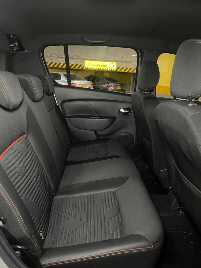 
								RENAULT STEPWAY INTENS AT full									