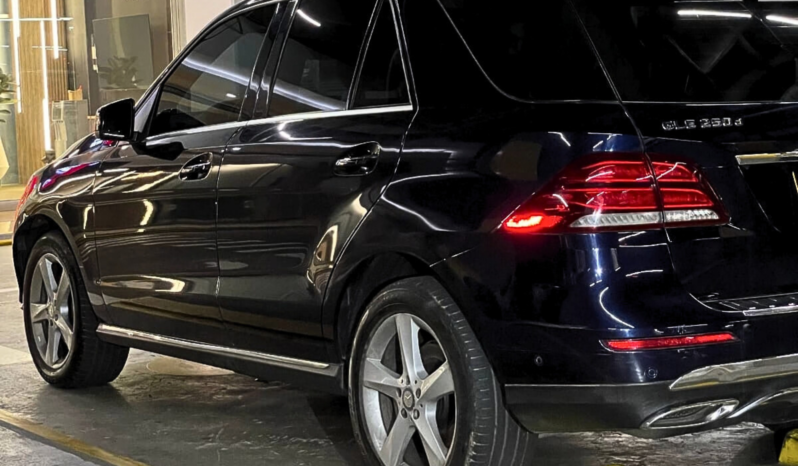 
								MERCEDES-BENZ A200 AT 1.6 T full									