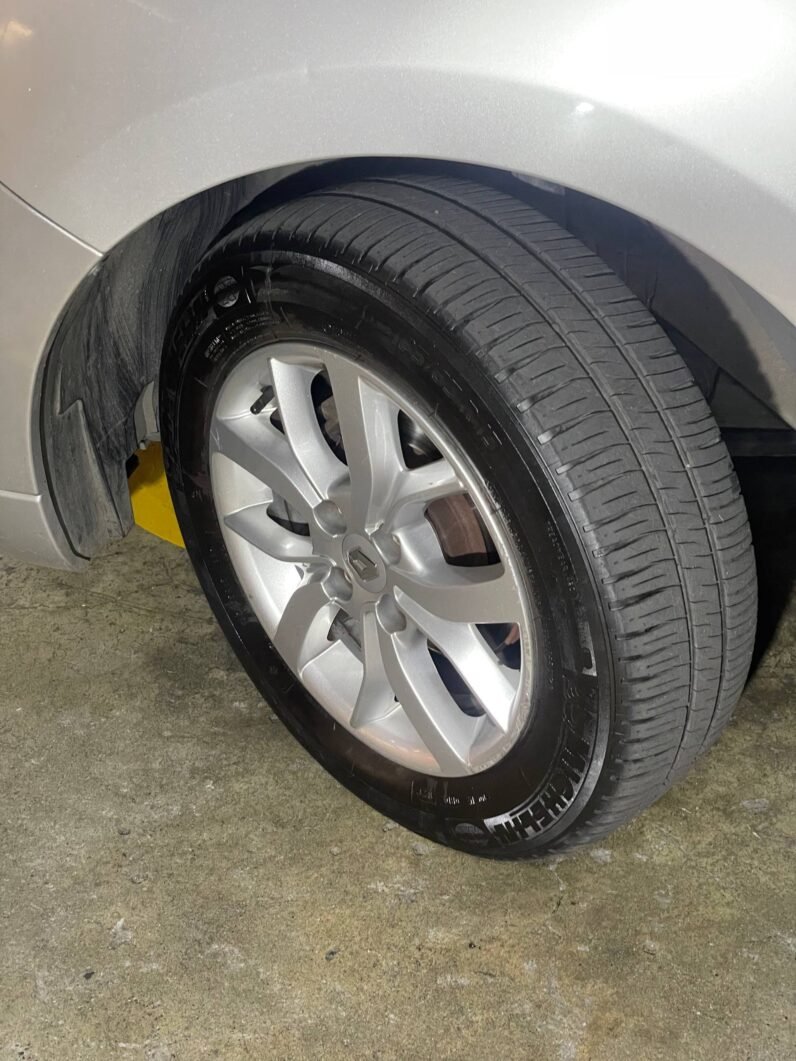 
								RENAULT LOGAN PRIVILEGE AT 1.6 SD full									