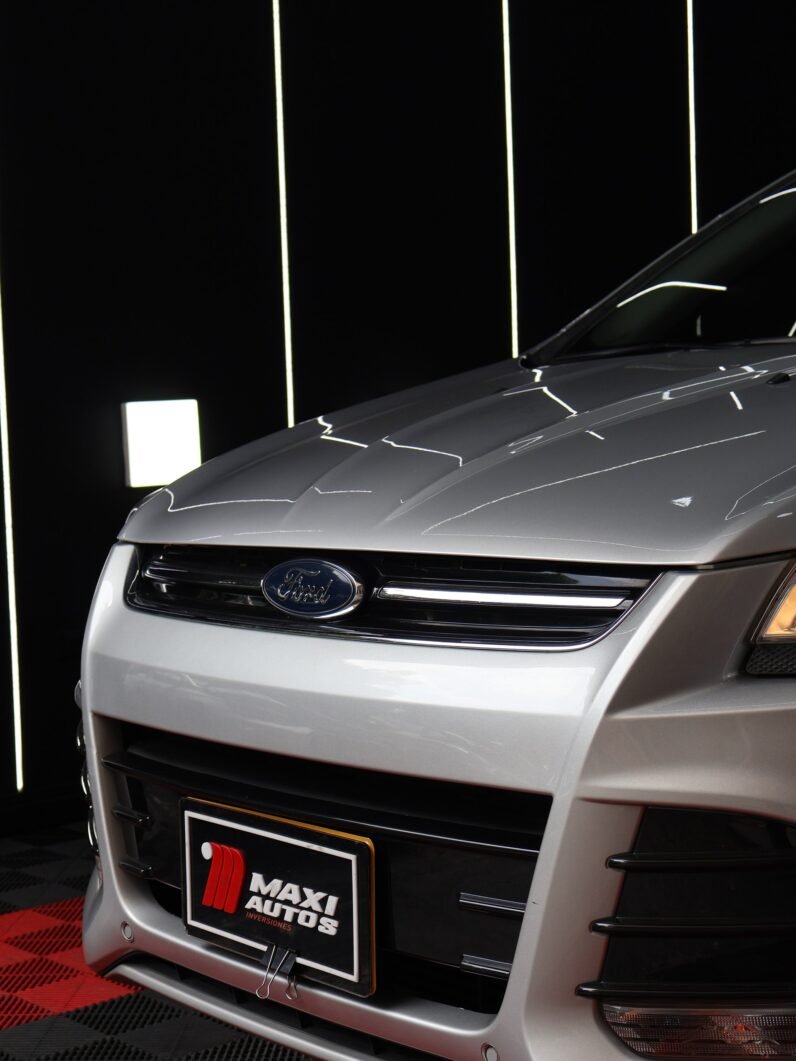 
								FORD ESCAPE TITANIUM AT 4X4 full									