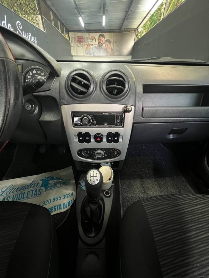 
								RENAULT SANDERO EXPRESSION 1.6 MT full									