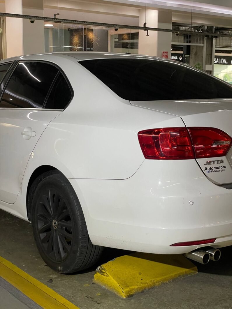 
								VOLKSWAGEN NEW JETTA CONFORTLINE 2.5L AT full									