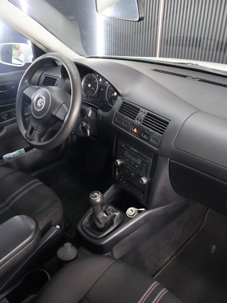 
								VOLKSWAGEN JETTA TRENDLINE MT full									