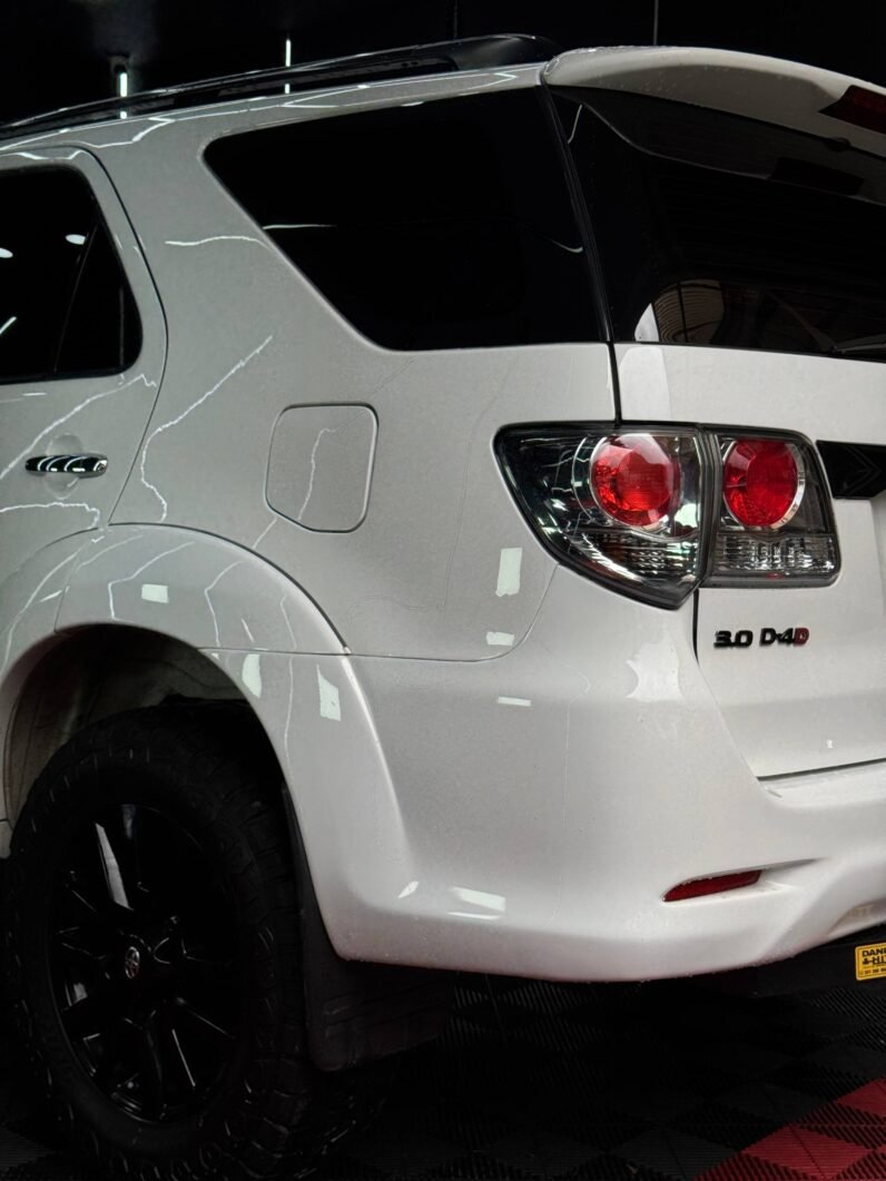 
								TOYOTA FORTUNER SRV 3.0 AT  DIESEL 4X4 full									
