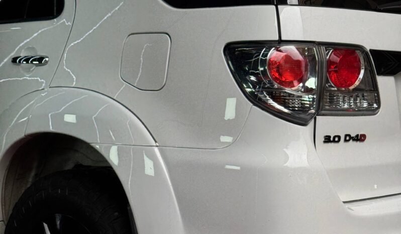 
								TOYOTA FORTUNER SRV 3.0 AT  DIESEL 4X4 full									