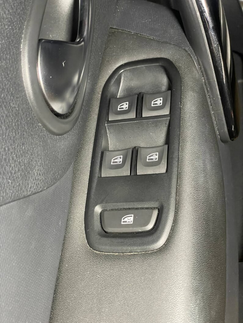 
								RENAULT STEPWAY INTENS AT full									