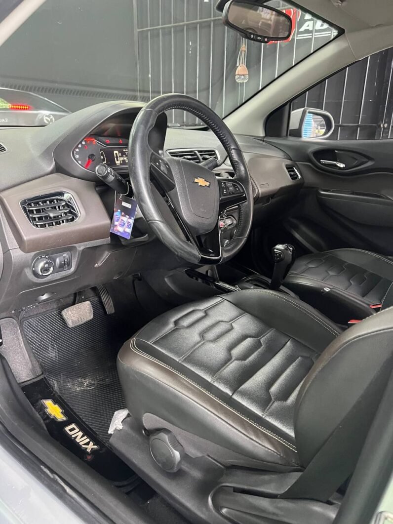 
								CHEVROLET ONIX LTZ AT SD 1.4 full									