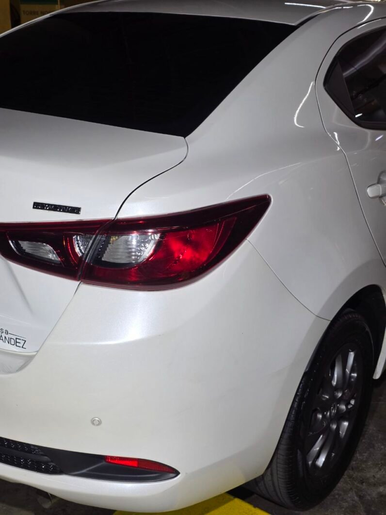 
								MAZDA 2 TOURING SEDAN AT 1.5CC full									