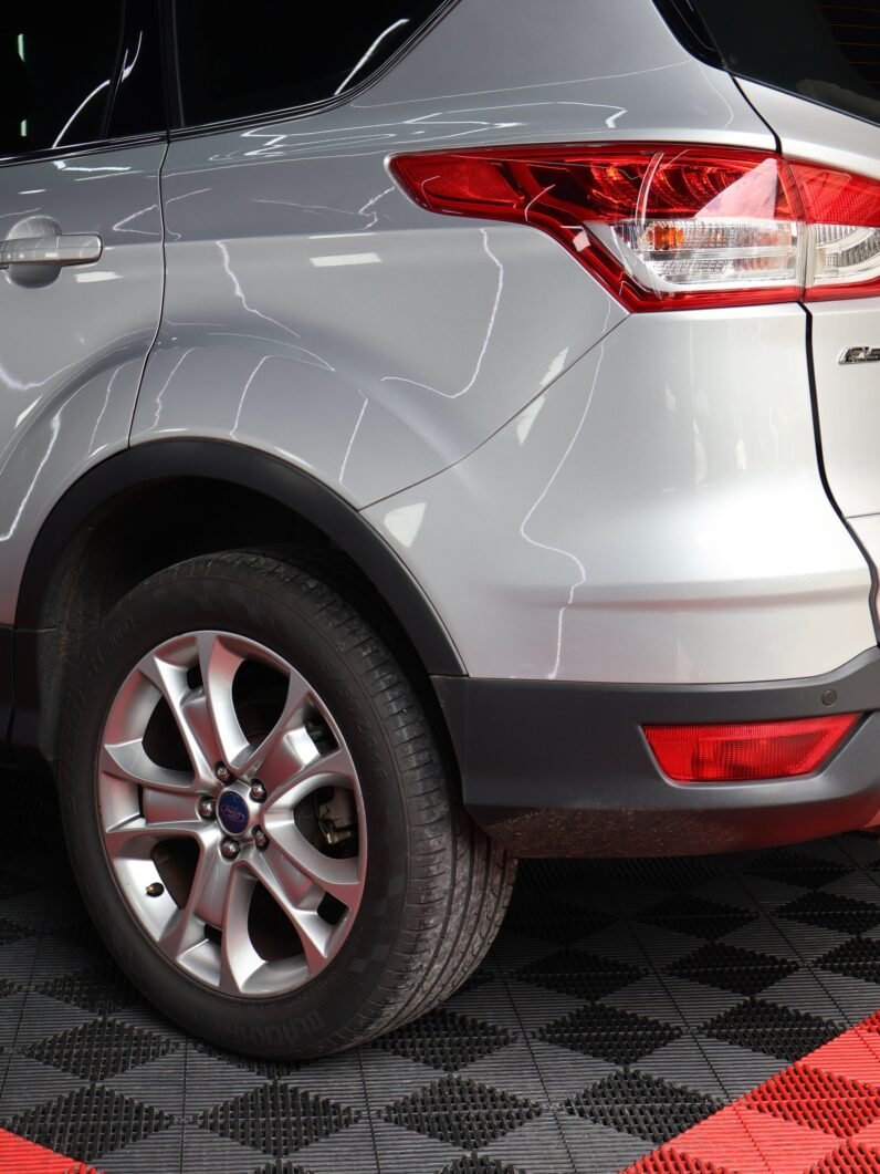 
								FORD ESCAPE TITANIUM AT 4X4 full									