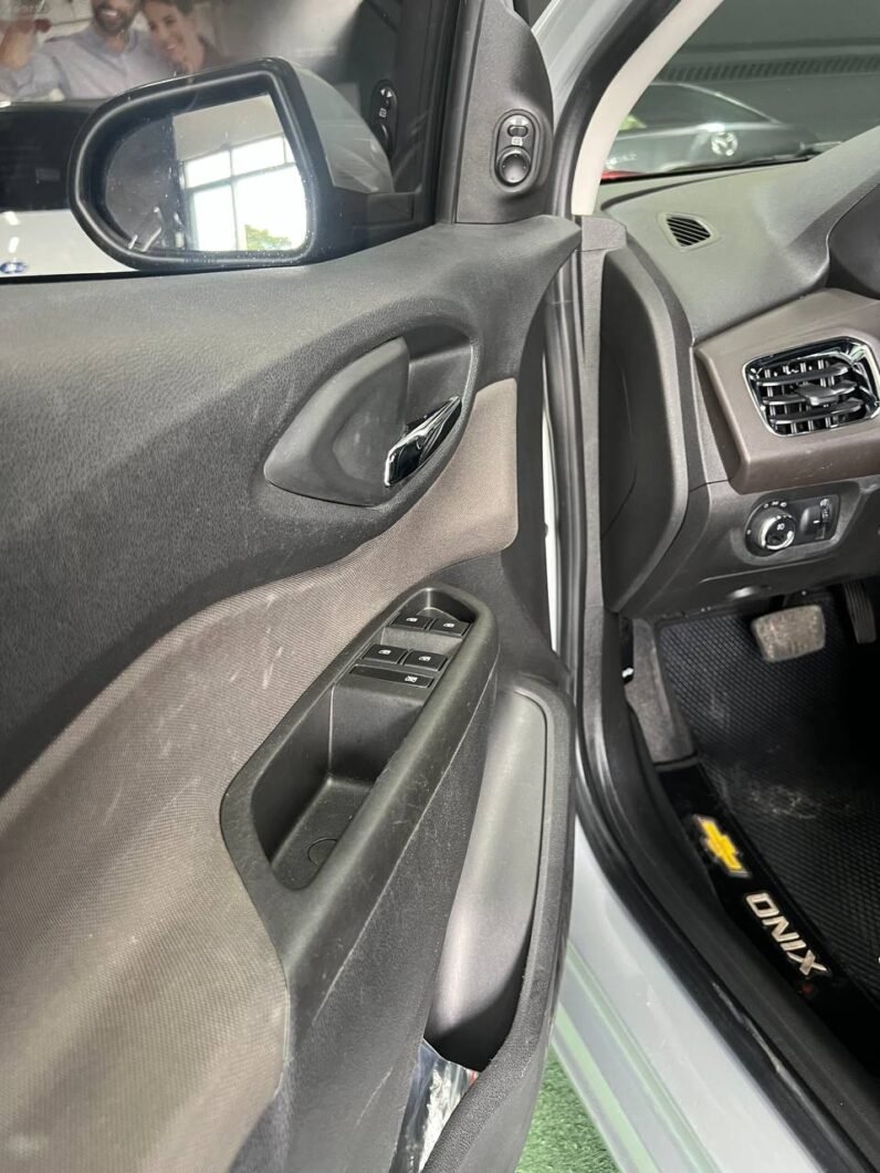 
								CHEVROLET ONIX LTZ AT SD 1.4 full									