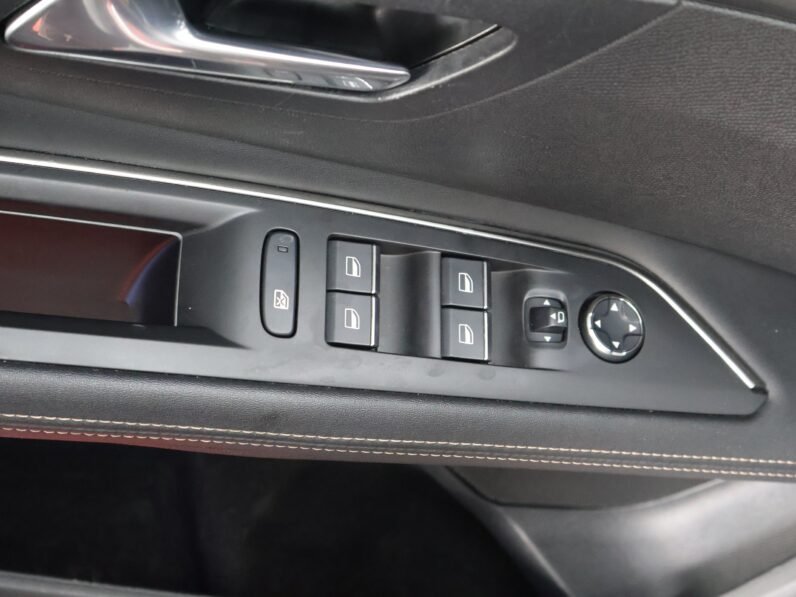 
								PEUGEOT 3008 GT LINE 1.6 AT full									