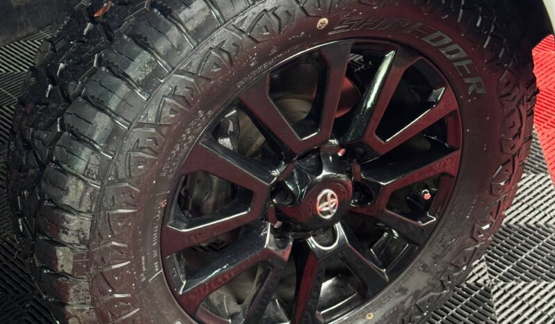 
								TOYOTA FORTUNER SRV 3.0 AT  DIESEL 4X4 full									