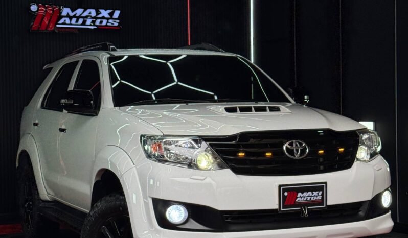 
								TOYOTA FORTUNER SRV 3.0 AT  DIESEL 4X4 full									