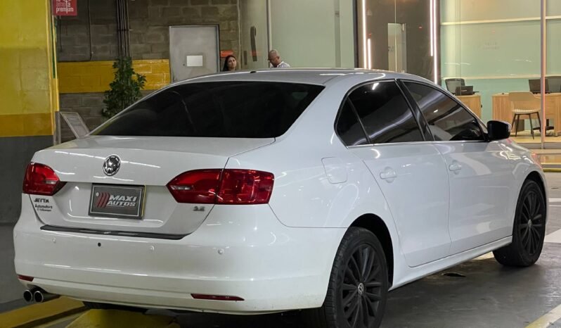 
								VOLKSWAGEN NEW JETTA CONFORTLINE 2.5L AT full									