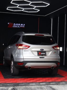 FORD ESCAPE TITANIUM AT 4X4