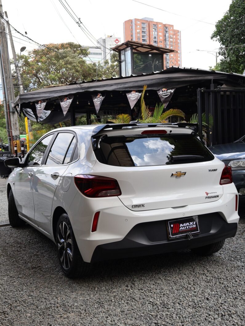 
								CHEVROLET ONIX TURBO PREMIER 1.0 HB full									