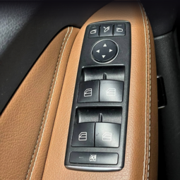 
										MERCEDES-BENZ A200 AT 1.6 T full									