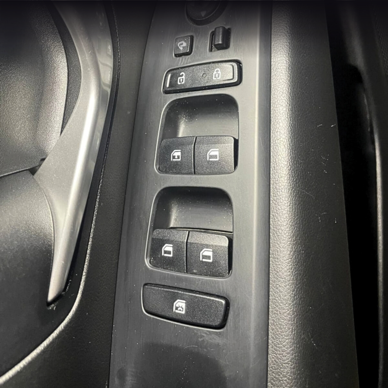 
								HYUNDAI TUCSON GL ADVANCE MT 2.0 GSL full									