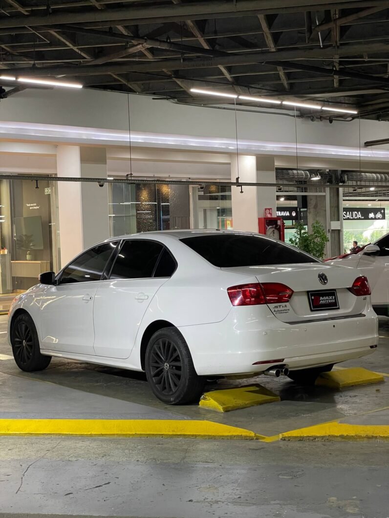 
								VOLKSWAGEN NEW JETTA CONFORTLINE 2.5L AT full									