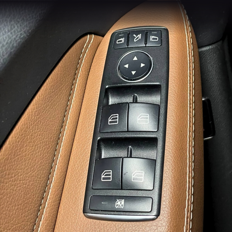 
								MERCEDES-BENZ A200 AT 1.6 T full									