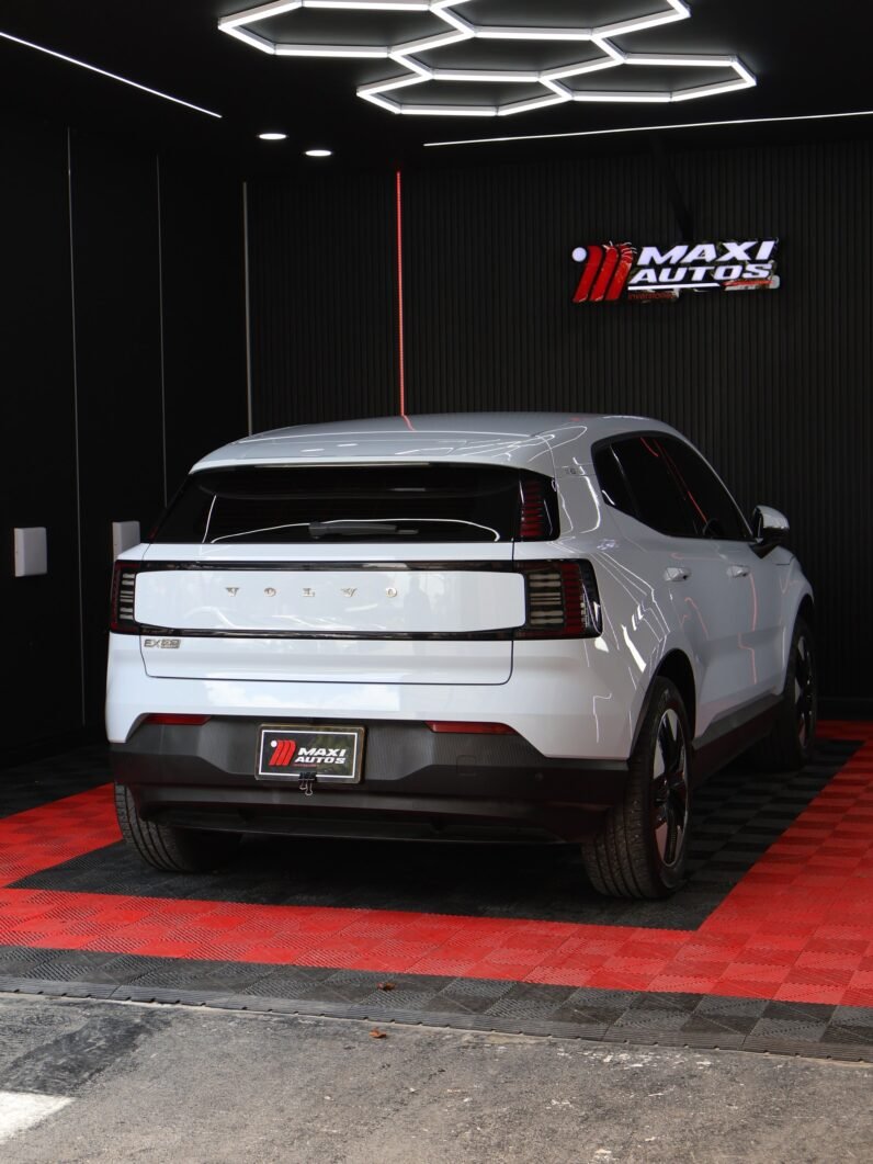 
								VOLVO EX30  AT – (RANGO EXTENDIDO) full									