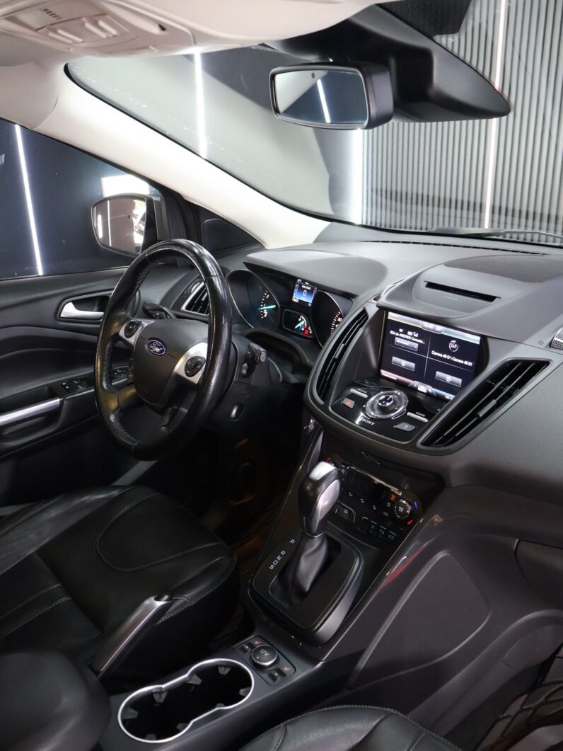 
								FORD ESCAPE TITANIUM AT 4X4 full									