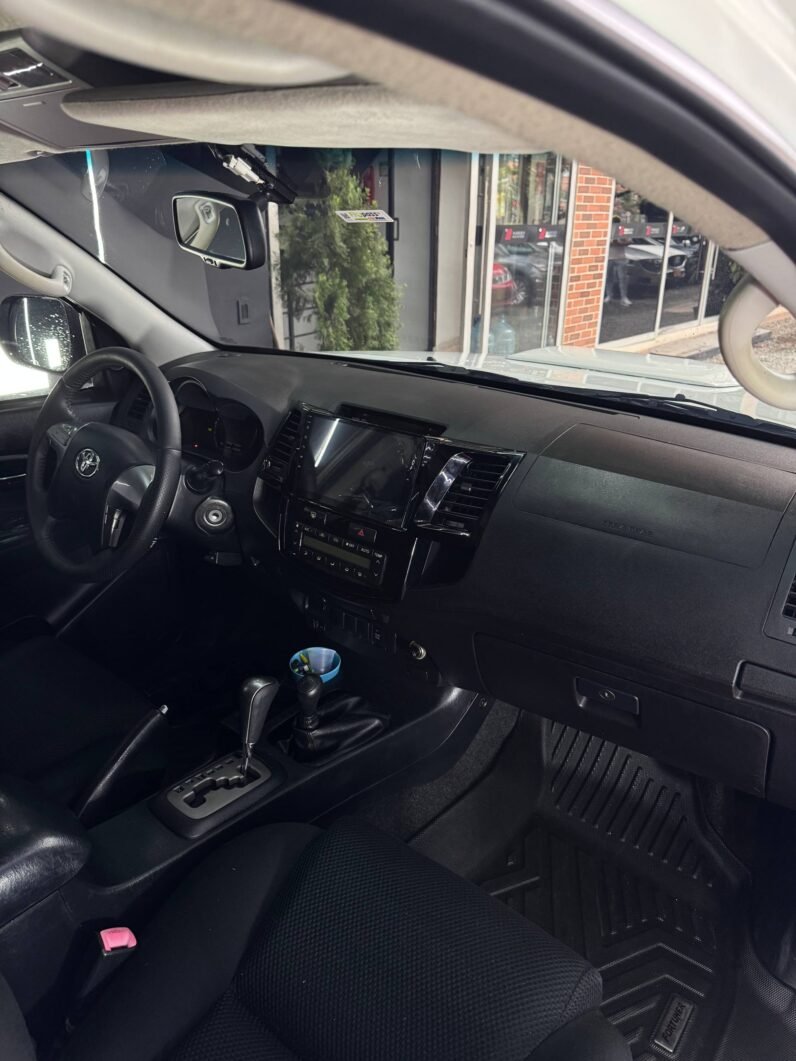 
								TOYOTA FORTUNER SRV 3.0 AT  DIESEL 4X4 full									