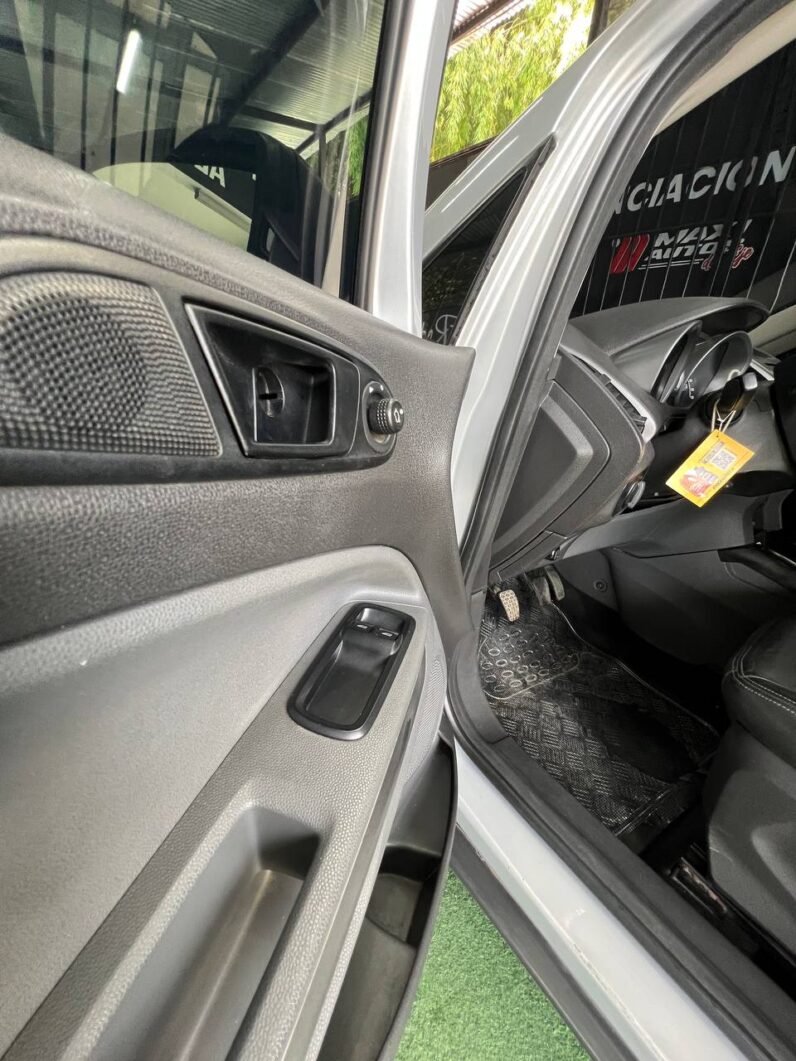 
								FORD ECOSPORT SE MT 2.0 full									