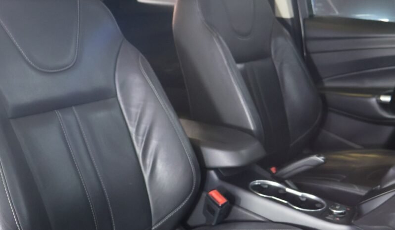 
								FORD ESCAPE TITANIUM AT 4X4 full									