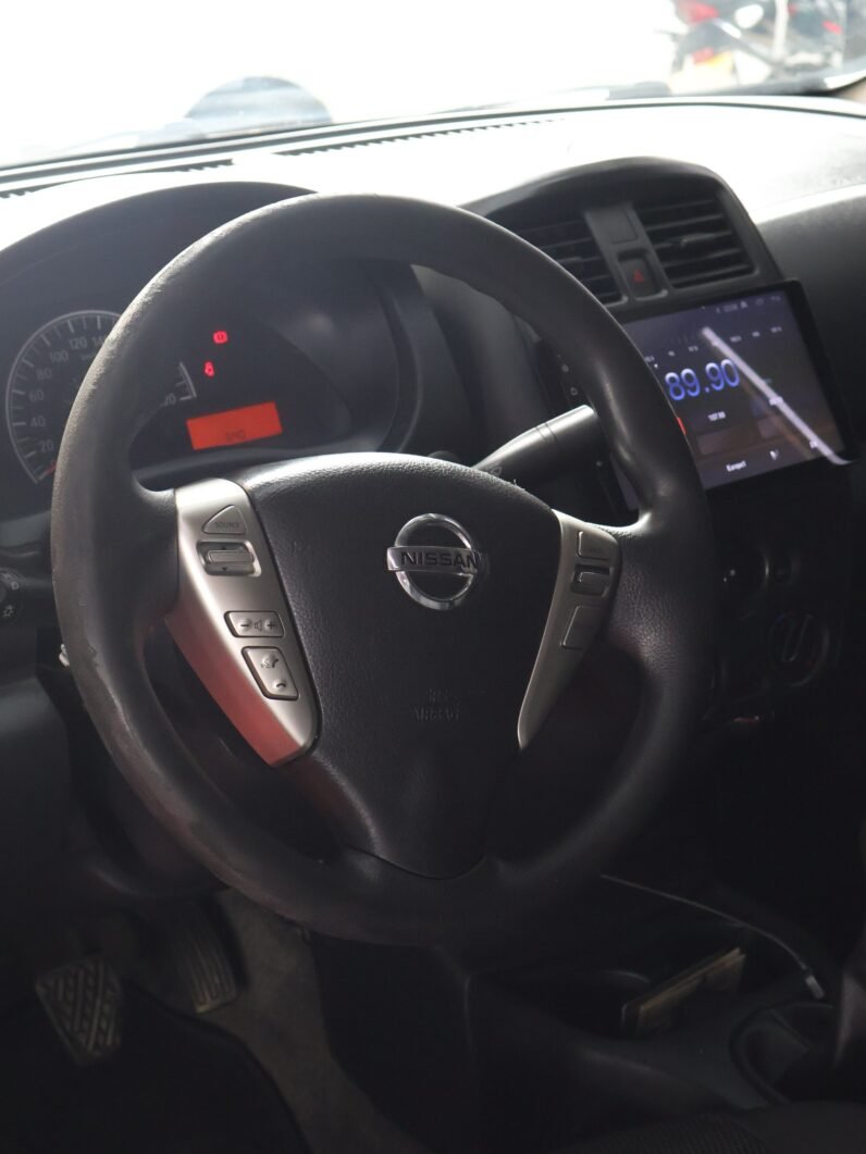 
								NISSAN VERSA SENSE MT 1.6 full									