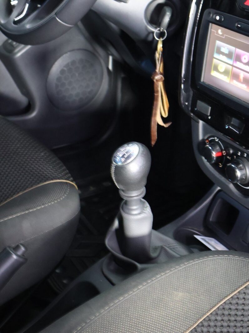 
								RENAULT DUSTER DYNAMIQUE 2.O MT 4X2 full									