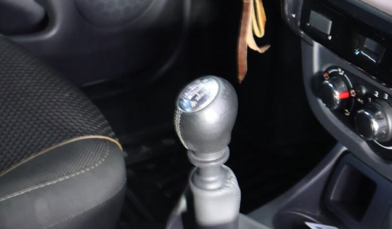 
								RENAULT DUSTER DYNAMIQUE 2.O MT 4X2 full									