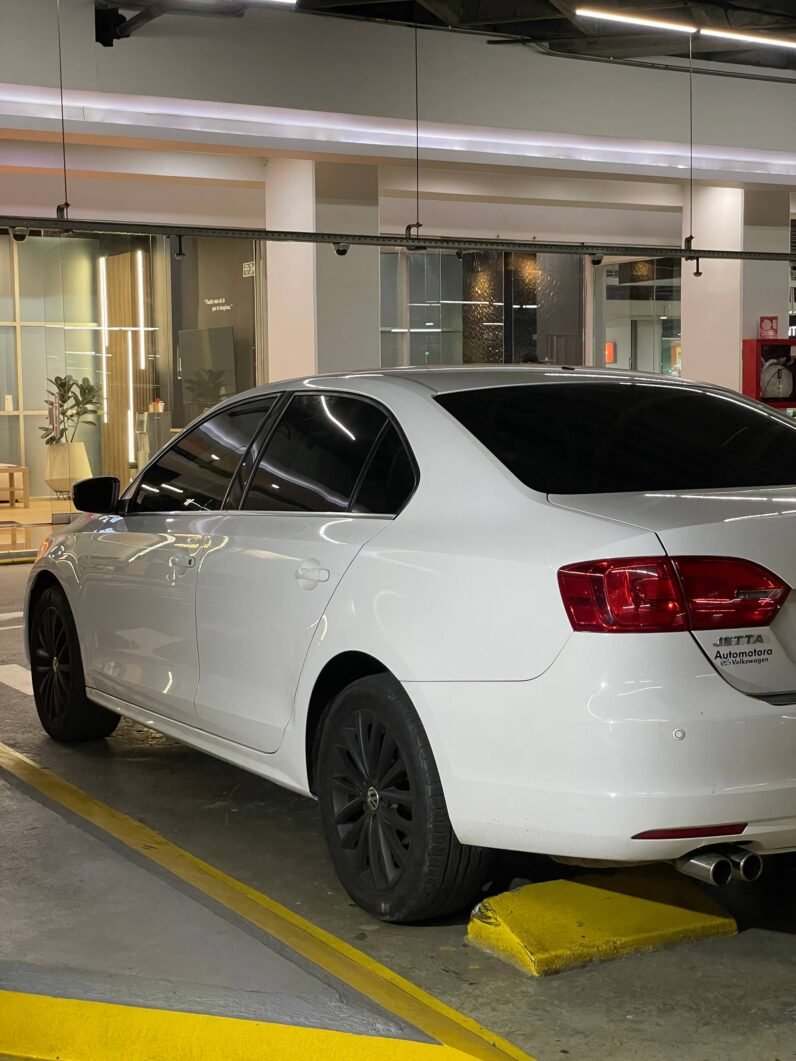 
								VOLKSWAGEN NEW JETTA CONFORTLINE 2.5L AT full									