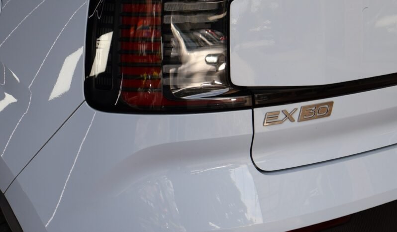 
								VOLVO EX30  AT – (RANGO EXTENDIDO) full									