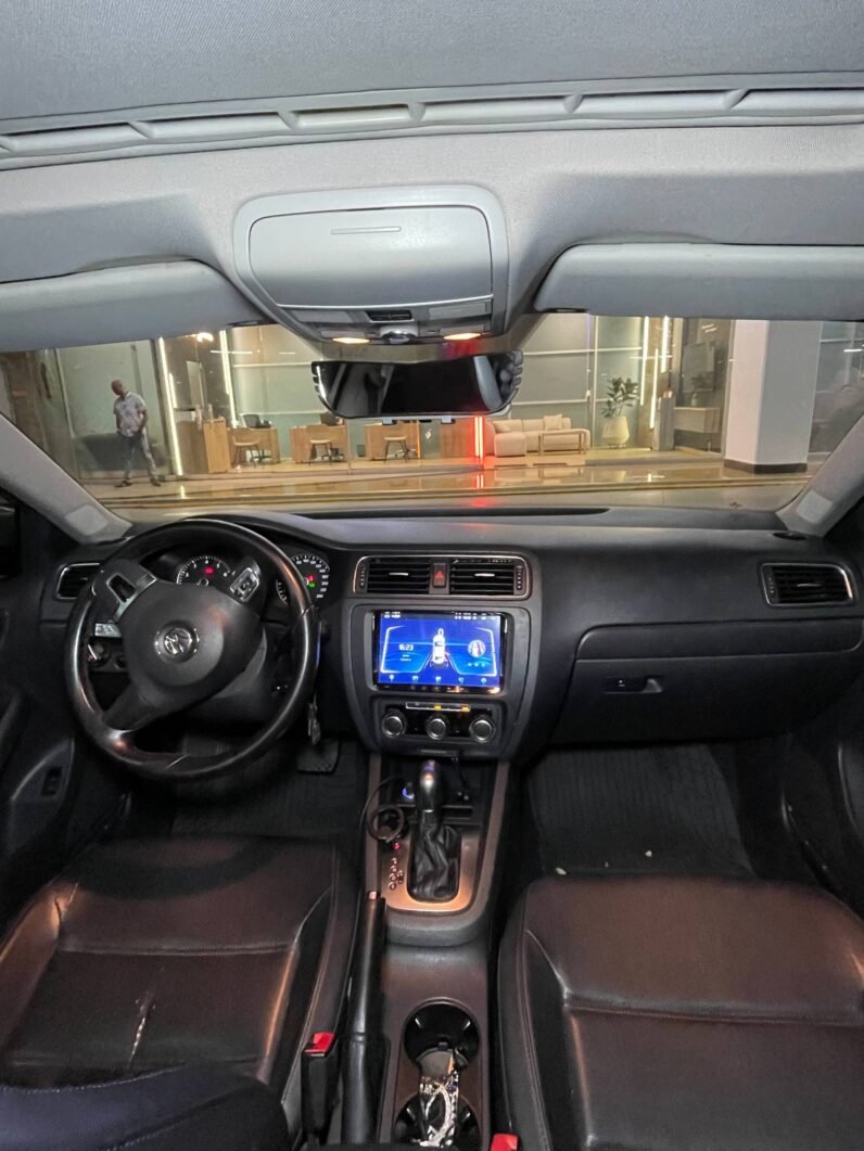 
								VOLKSWAGEN NEW JETTA CONFORTLINE 2.5L AT full									